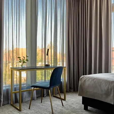 Liberte 33, An Ascend Collection 4*