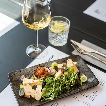 Отель Liberte 33 4*