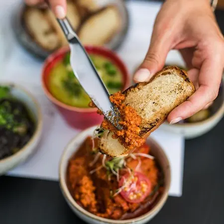 Liberte 33 4* Познань