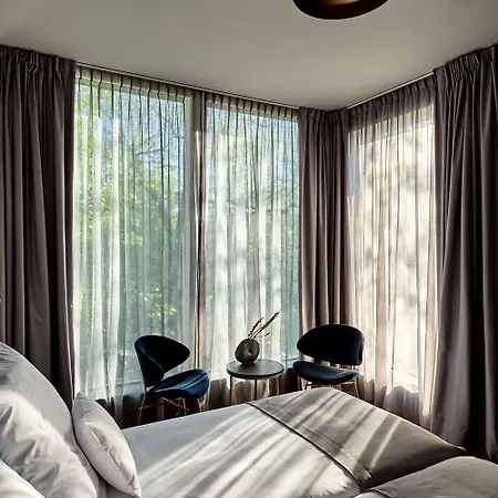 Liberte 33 Bw Premier Collection 4*