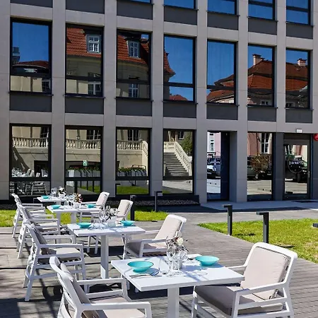 Liberte 33 Отель Познань