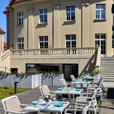 Liberte 33 Отель Познань