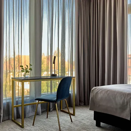 Liberte 33, An Ascend Collection 4*