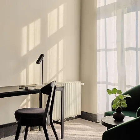 Liberte 33 Отель Познань