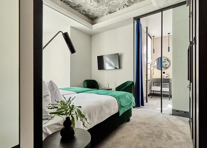 Hotell Liberte 33 4*