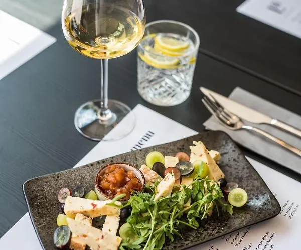 Hotell Liberte 33 4*