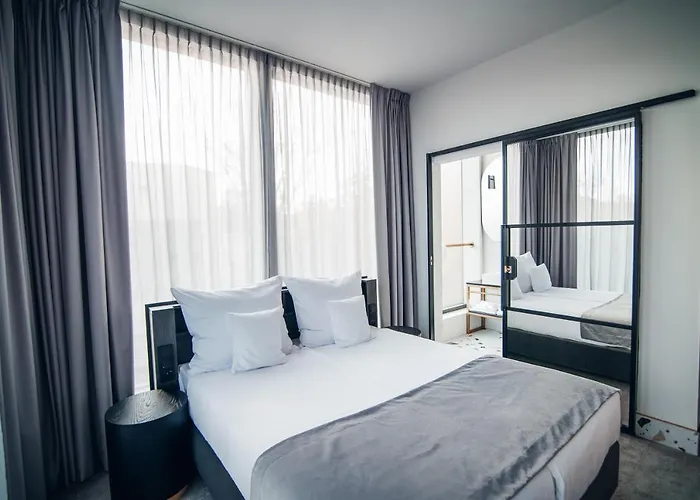 Hotell Liberte 33 4*